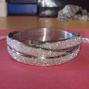 Necklace and bracelet set